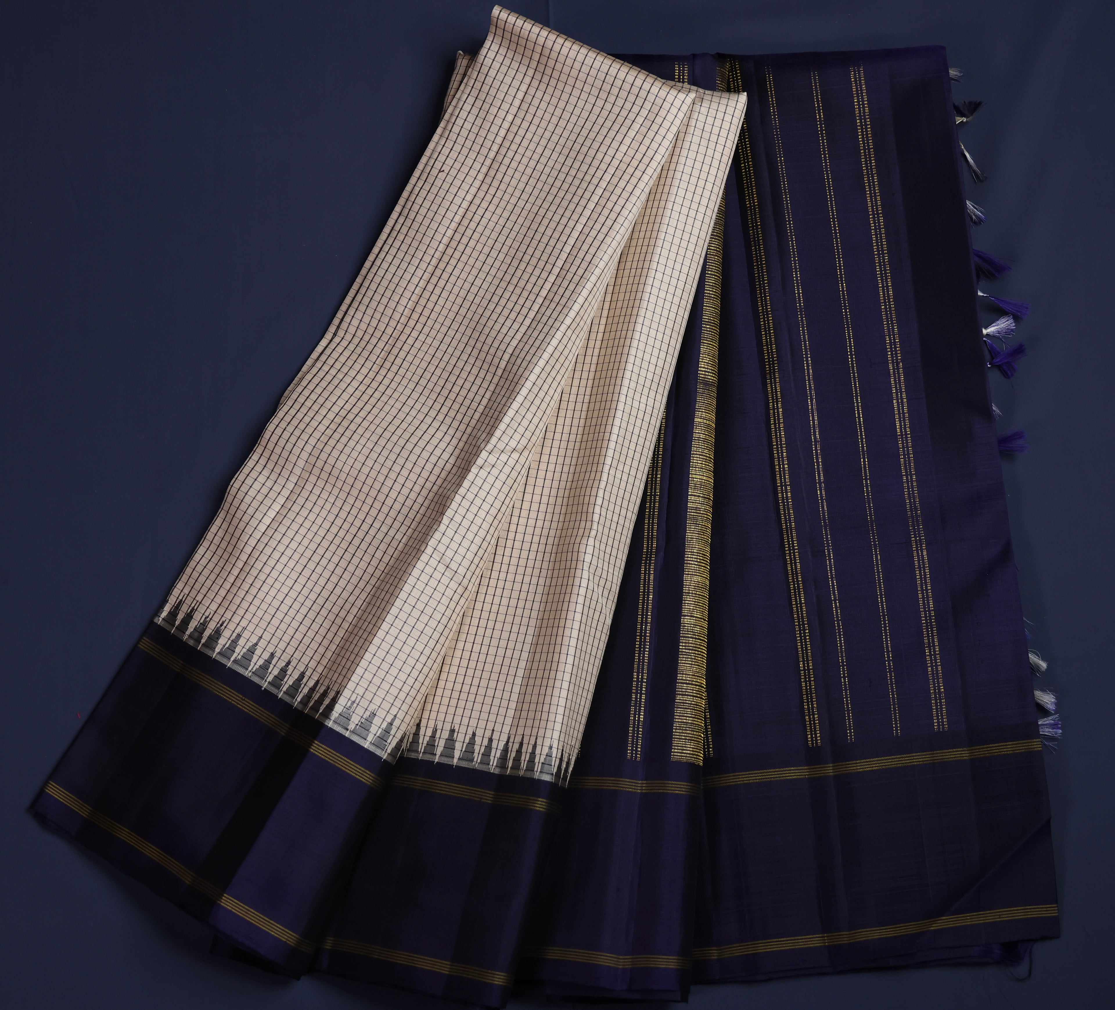 Pure Kancheepuram Handloom Silk Saree - Off-white with Navy Blue Border