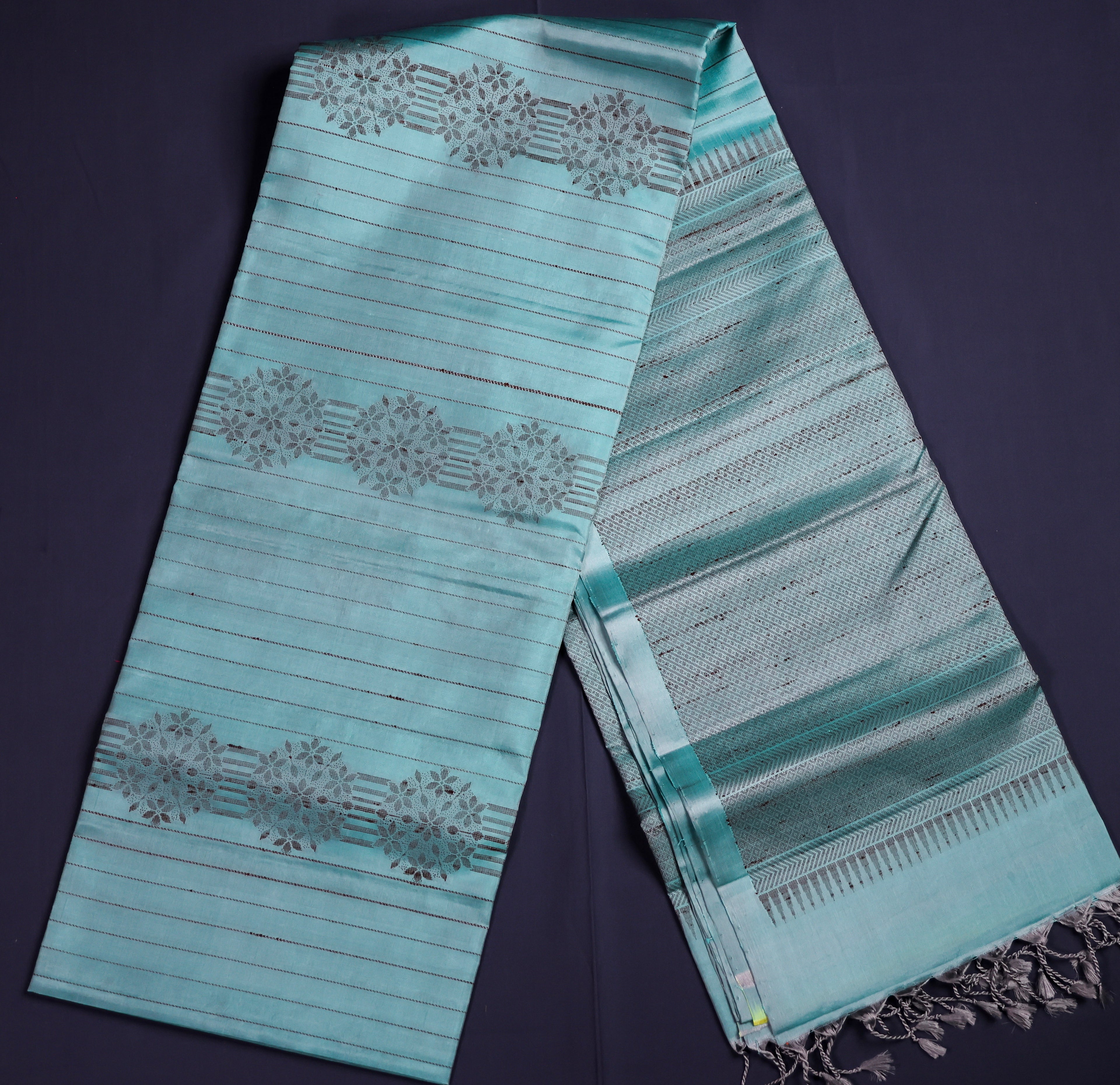 Pure Kancheepuram Handloom Soft Silk Saree - Pastel green borderless