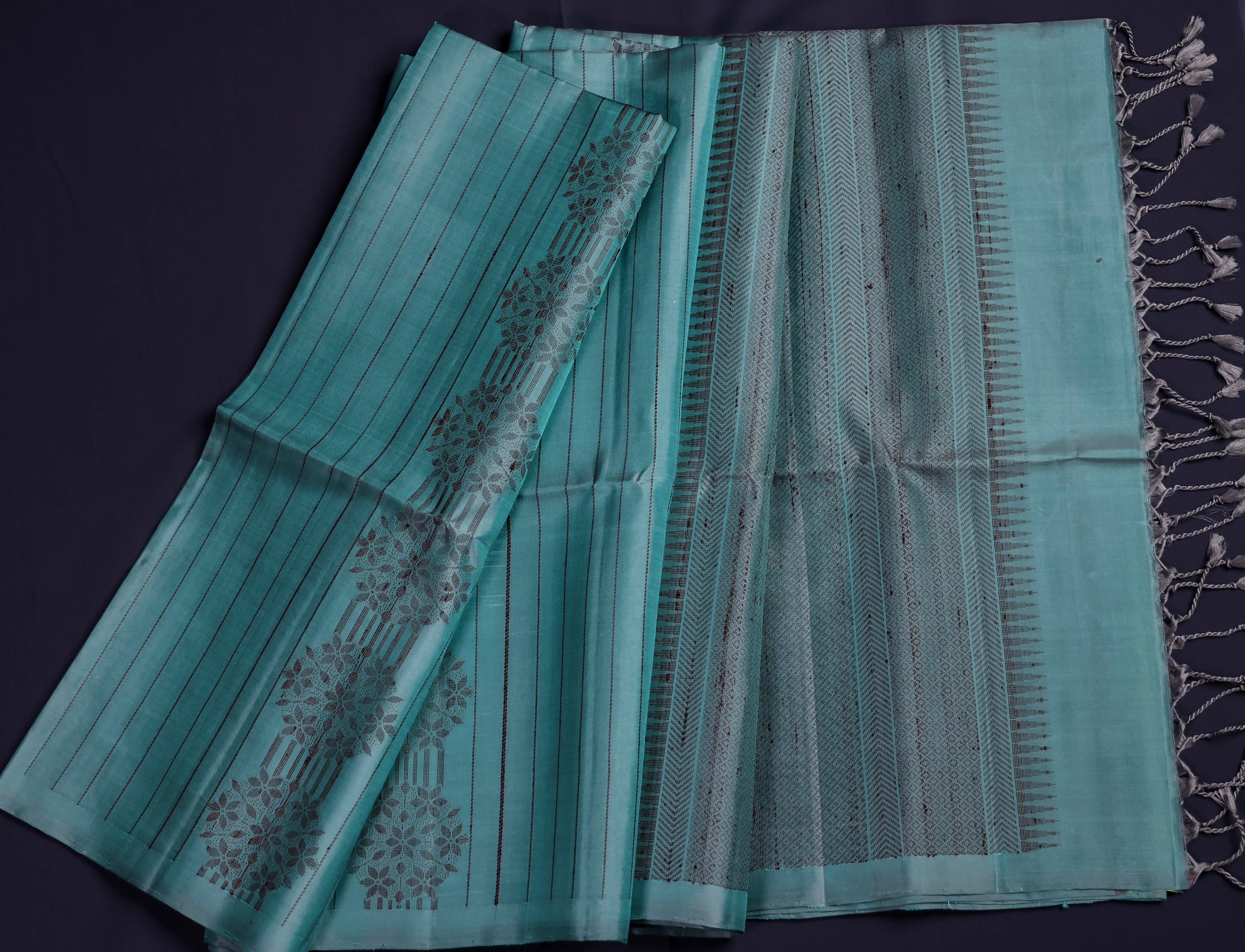 Pure Kancheepuram Handloom Soft Silk Saree - Pastel green borderless