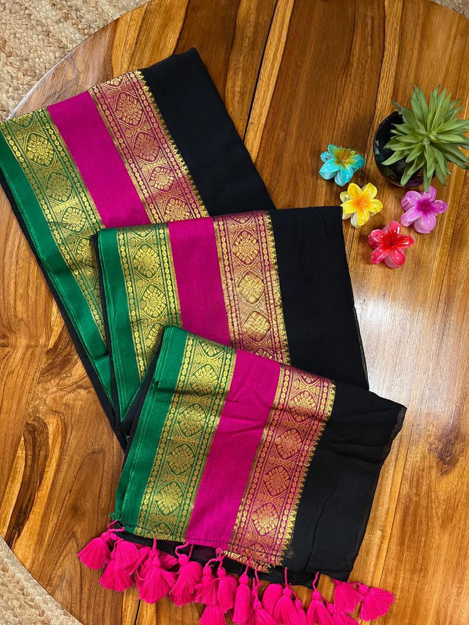 KANCHI BORDER MULLCOTTON - Black with Rani Pink